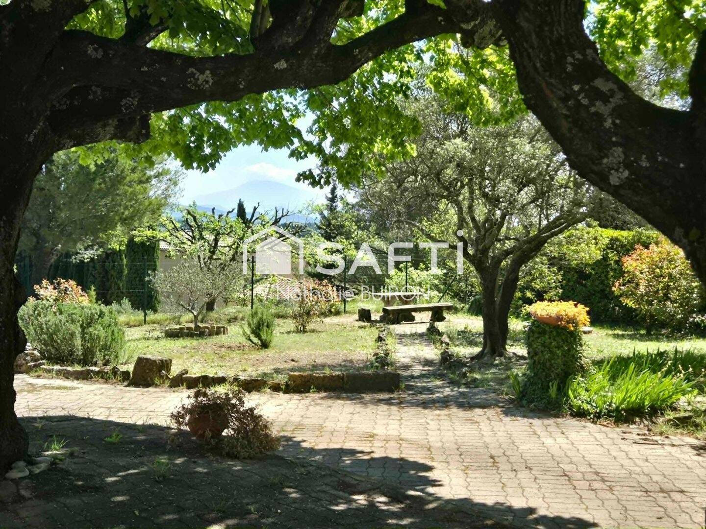 Maison 5 pièces 200 m² · à Sainte-Cécile-les-Vignes · 200 m² · 364 000 €