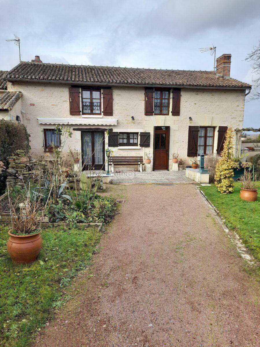 Maison 13 pièces 160 m² · à Moncontour · 160 m² · 187 000 €
