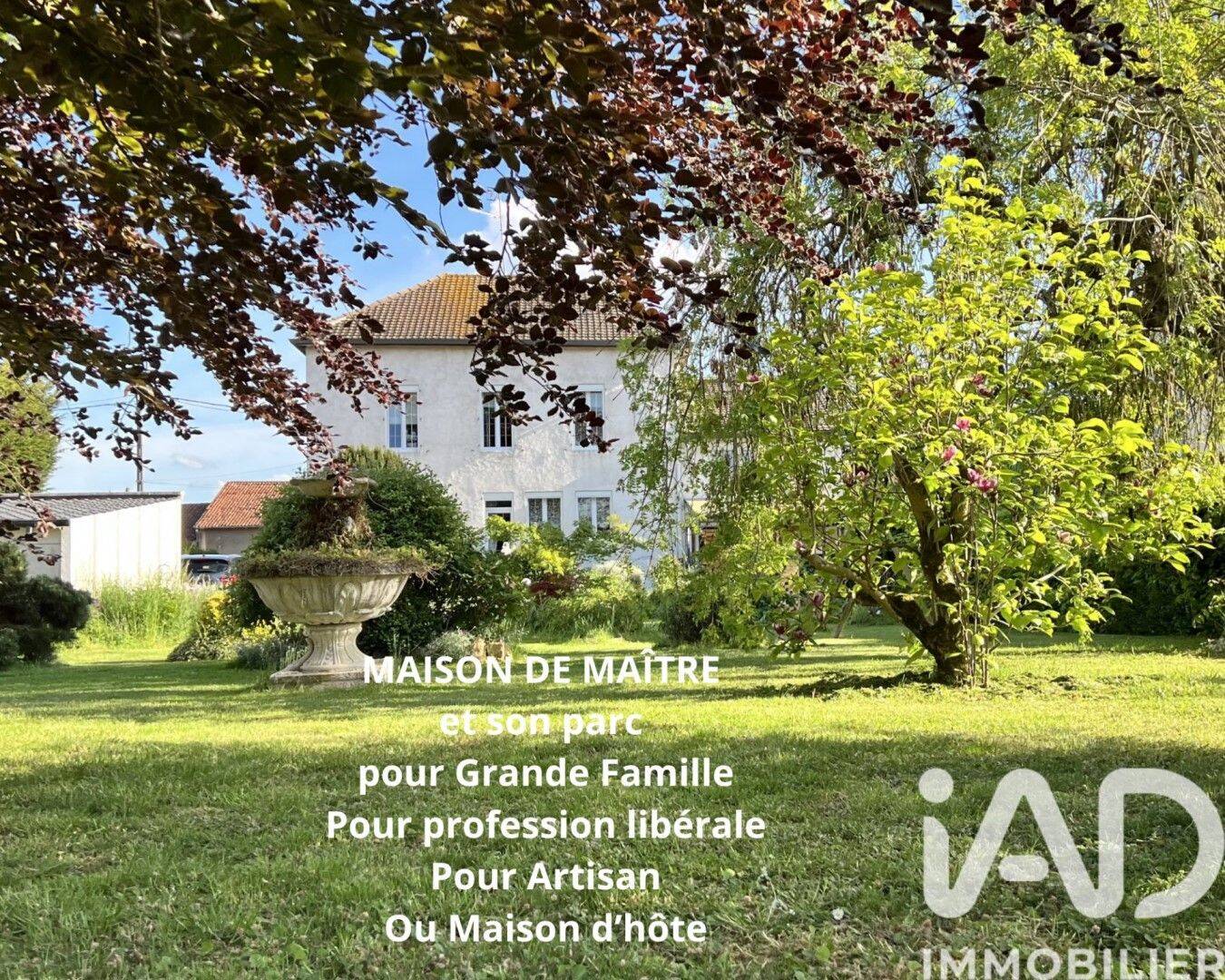 Maison 10 pièces 243 m² · à Jeandelize · 243 m² · 369 900 €