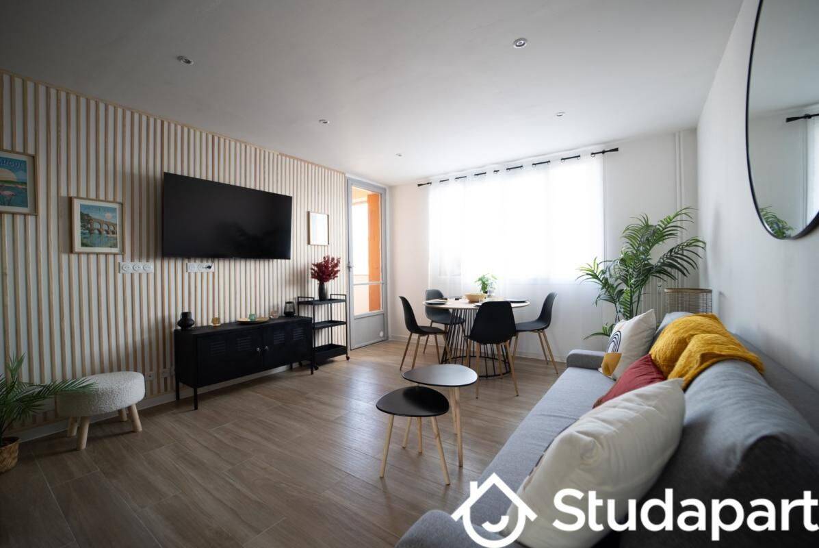 6 pièces 90 m² · à Nîmes · 90 m² · 1 400 €