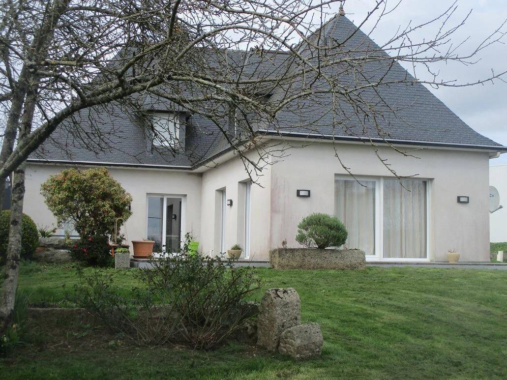 Maison 8 pièces 227 m² · à Carhaix-Plouguer · 226,8 m² · 378 000 €