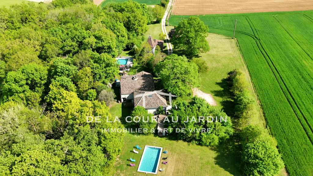 Maison 10 pièces 292 m² · à Bourg-de-Visa · 292 m² · 550 000 €