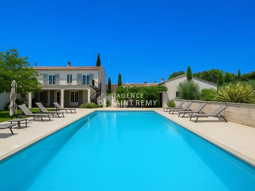 Villa à vendre 1 990 000 € 10 pièces 6 chambres 270 m² 1 404 m² de terrain Ceinture-Centre Ville Saint-Rémy-de-Provence 13210