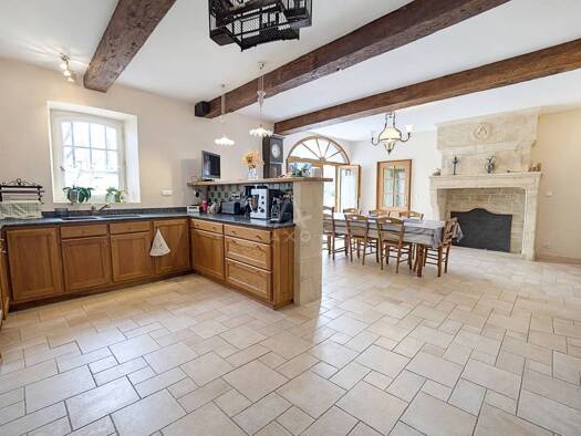 Maison à vendre 595 000 € 7 pièces 6 chambres 296 m² 15 470 m² de terrain Mairie-Stade-Bergereau-Depart Orthez 64300