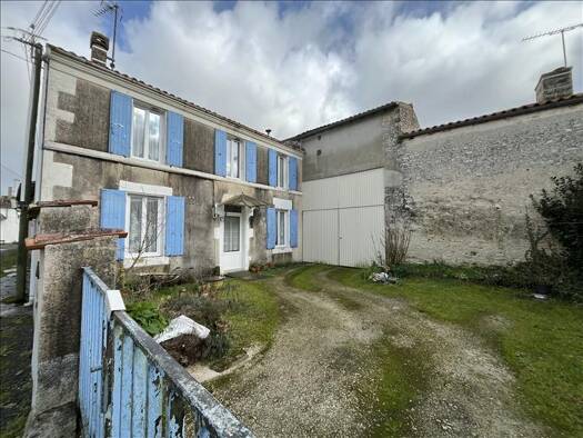 Maison à vendre 68 579 € 4 pièces 2 chambres 67 m² 421 m² de terrain Matha 17160