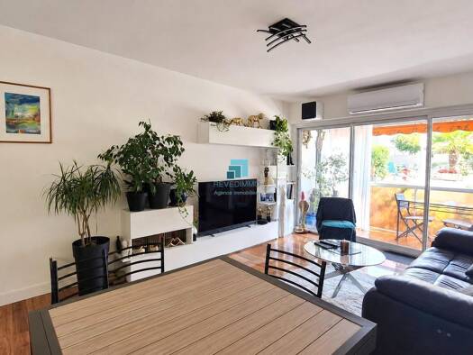 Appartement à vendre 367 000 € 3 pièces 2 chambres 66 m² RDC/3 Fréjus 83370