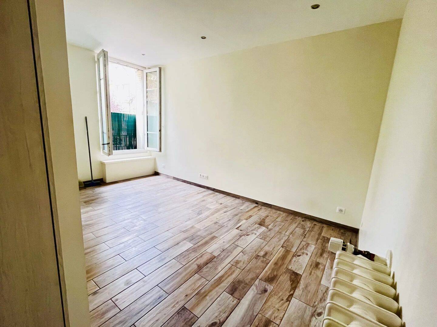 Appartement 1 pièce 24 m² · à Montrouge · 23,7 m² · 892 €/mois