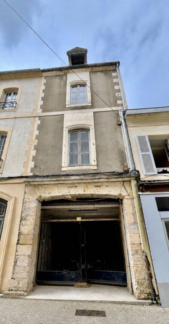 Maison 8 pièces 205 m² · à Nevers · 205 m² · 49 900 €