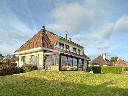 Maison à vendre 324 000 € 5 pièces 4 chambres 114 m² 797 m² de terrain Est Franqueville-Saint-Pierre 76520