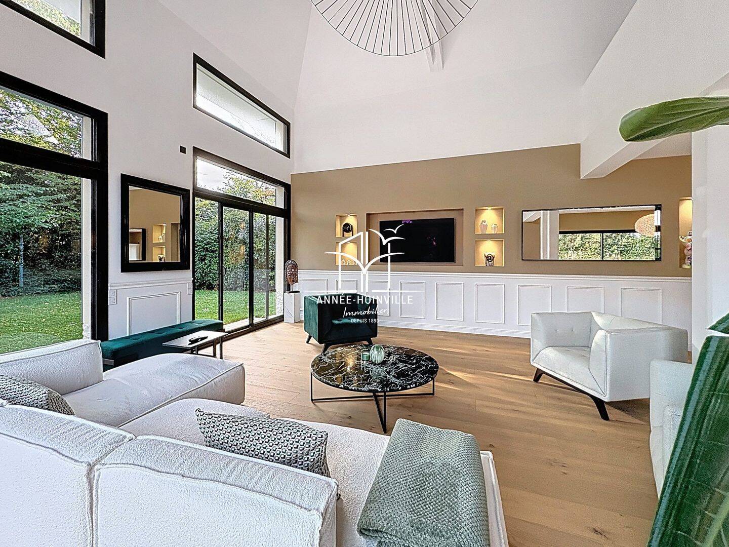 Maison 8 pièces 264 m² · à Tourgéville · 263,7 m² · 1 790 000 €