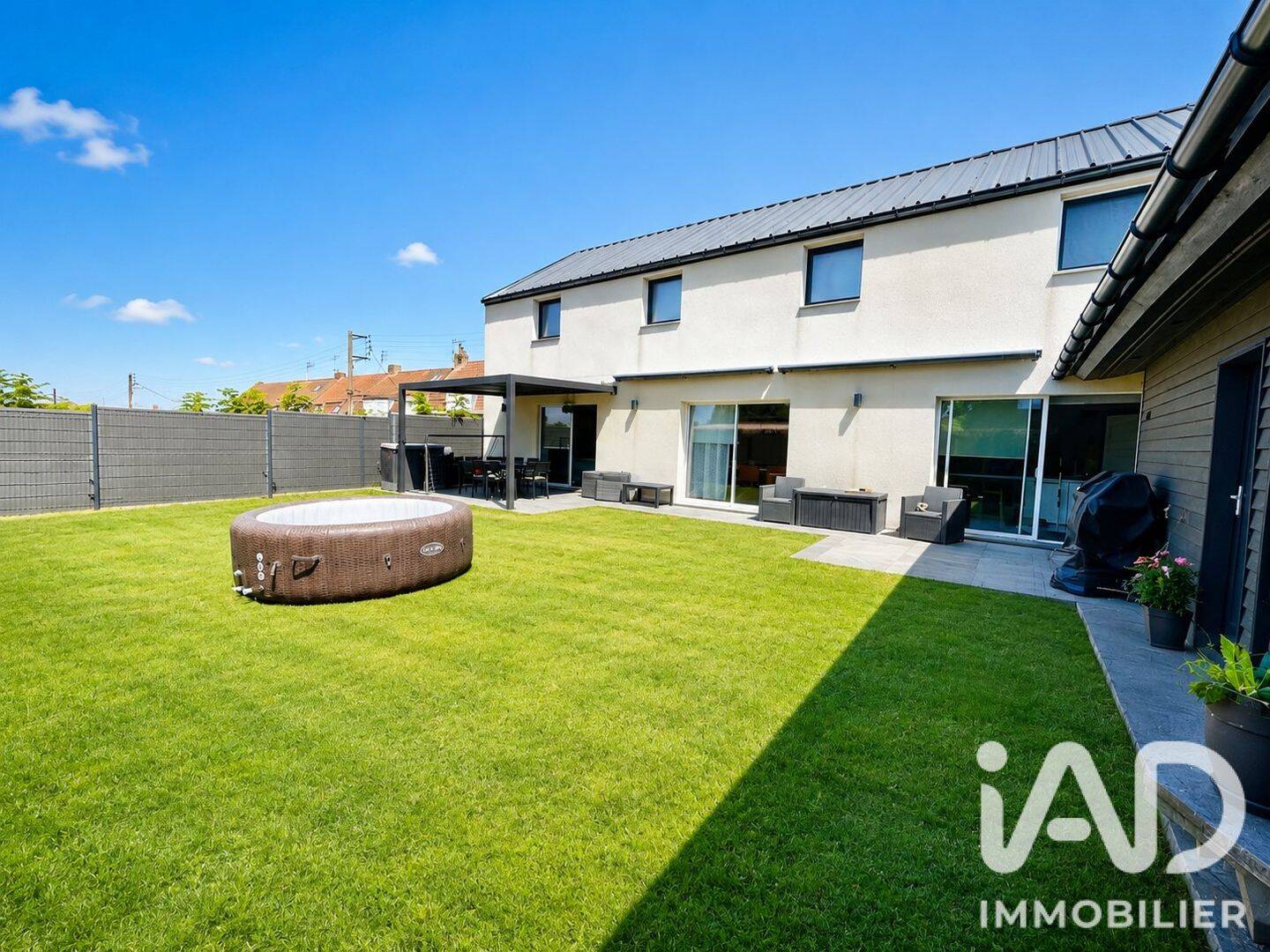 Maison 5 pièces 180 m² · à Wattrelos · 180 m² · 370 000 €