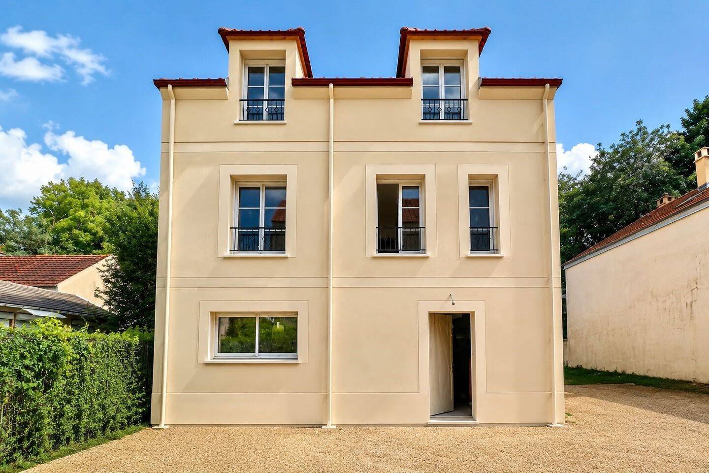 Maison 7 pièces 138 m² · à Saint-Germain-en-Laye · 137,6 m² · 3 300 €/mois