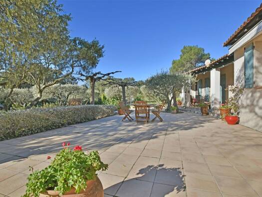 Villa à vendre 530 000 € 6 pièces 4 chambres 130 m² 2 007 m² de terrain Nîmes 30900