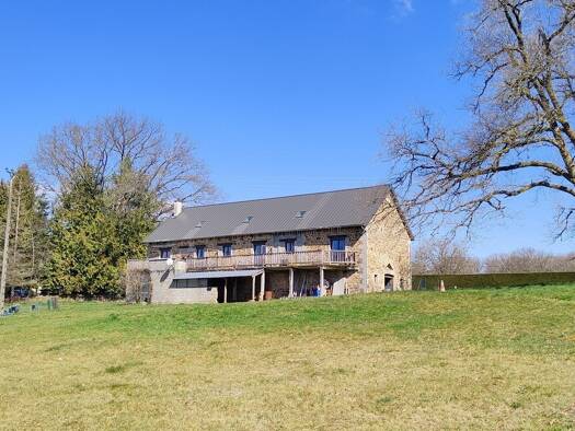 Maison à vendre 336 000 € 8 pièces 5 chambres 170 m² 9 828 m² de terrain Neuvic 19160