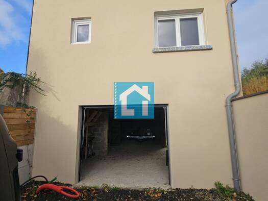 Parking à vendre 79 500 € 80 m² Longueville 50290