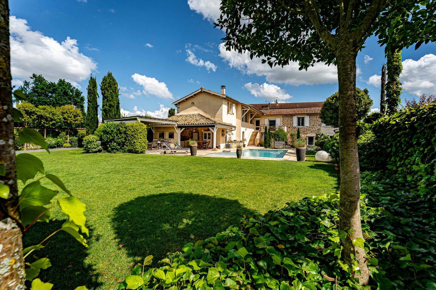 Maison 9 pièces 291 m² · à Brindas · 291 m² · 960 000 €