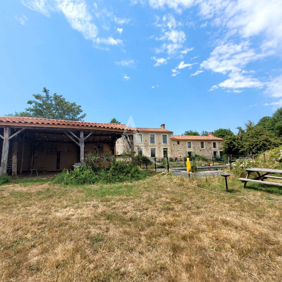 Maison 14 pièces 283 m² · à Le Champ-Saint-Père · 283,5 m² · 495 850 €