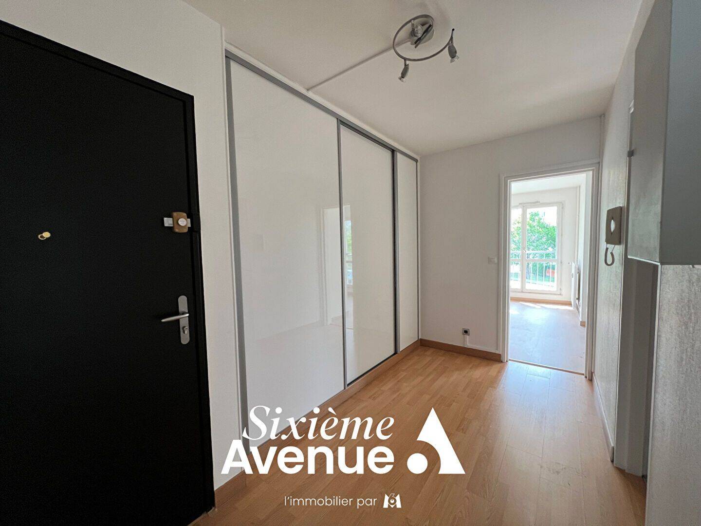Appartement 5 pièces 101 m² · à Châlons-en-Champagne · 100,7 m² · 158 000 €