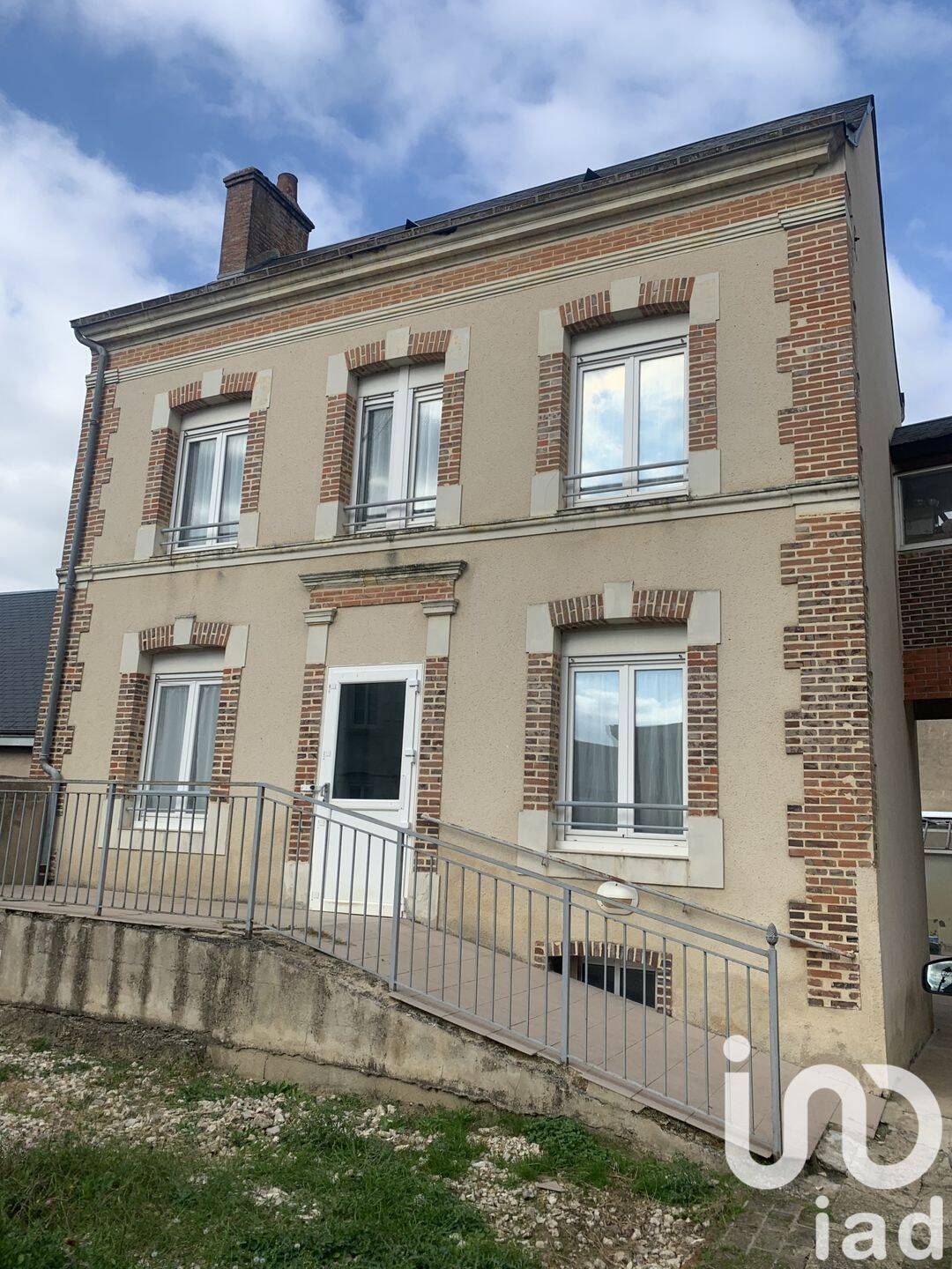 Maison 9 pièces 205 m² · à Bessé-sur-Braye · 205 m² · 130 000 €