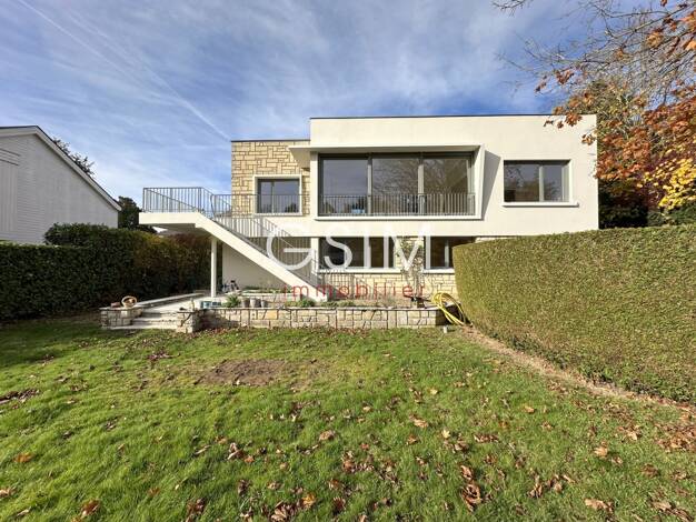 Maison à louer 4 500 € 8 pièces 5 chambres 200 m² 1 000 m² de terrain Versailles 78000