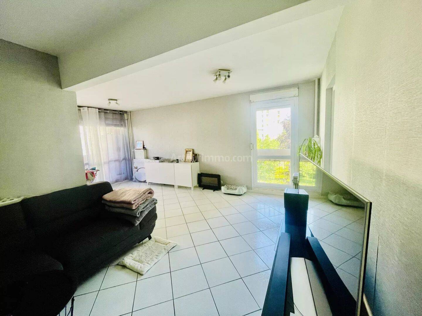 Appartement 5 pièces 87 m² · à Grenoble · 87 m² · 106 000 €