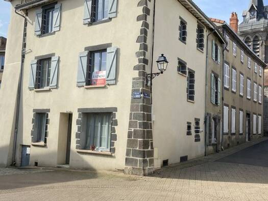 Maison à vendre 172 000 € 8 pièces 6 chambres 144 m² Maringues 63350