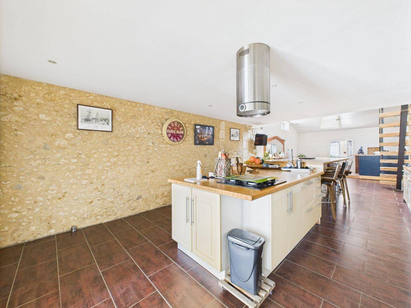 Maison 5 pièces 162 m² · à Montguyon · 162 m² · 182 000 €