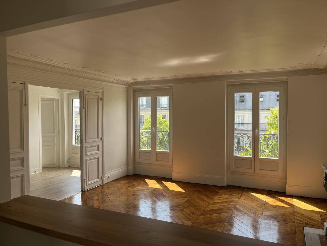 Appartement 3 pièces 74 m² · à Paris 10ème Arrondissement · 74 m² · 2 316 €