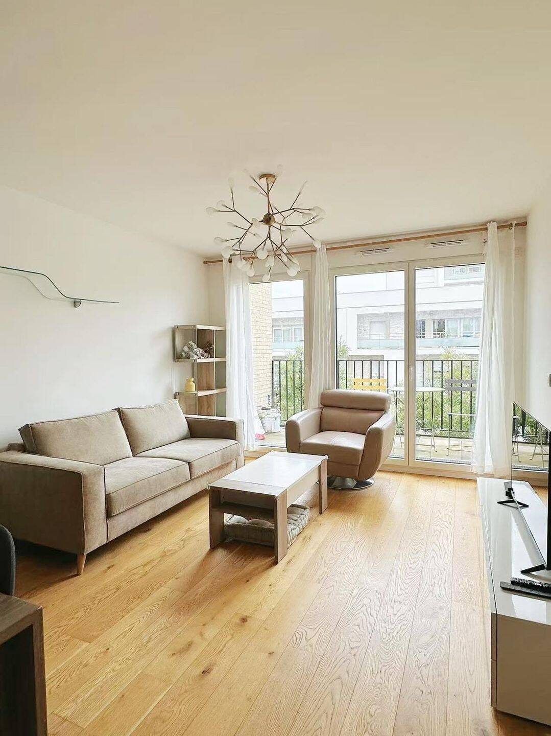 Appartement 3 pièces 62 m² · à Suresnes · 62 m² · 1 980 €
