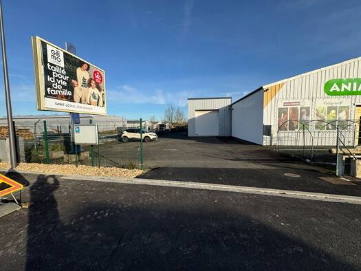 Local commercial à louer 1 050 € 123 m² de surface de vente Agneaux 50180