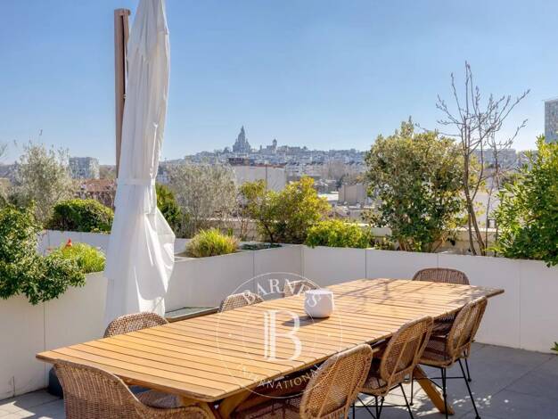 Appartement à vendre - Première occupation 1 550 000 € 6 pièces 4 chambres 133,2 m² Étage 7/7 Rosiers-Les Puces Saint-Ouen-sur-Seine 93400