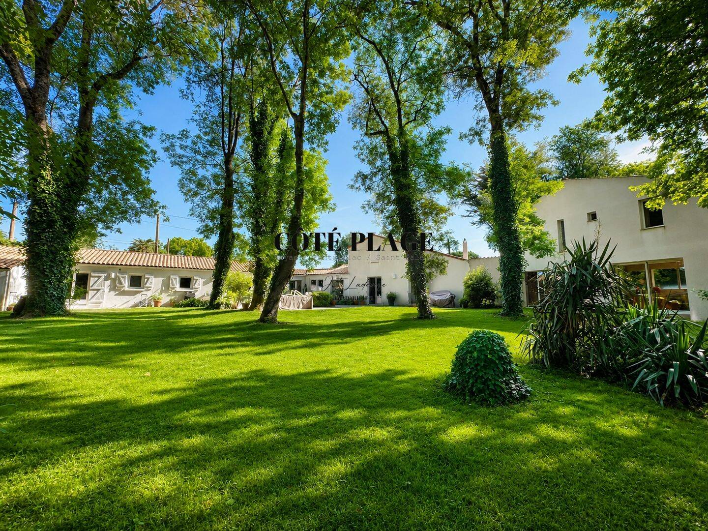 Maison 7 pièces 187 m² · à Saint-Sulpice-de-Royan · 187 m² · 588 000 €
