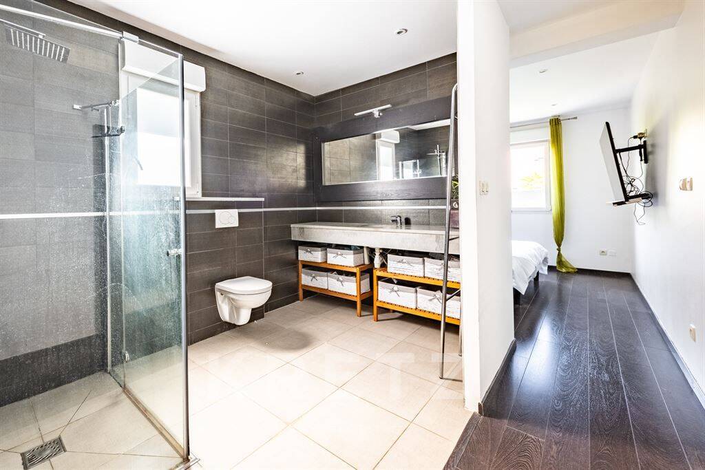 RARE SUR SECTEUR PRISE - CONTEMPORAINE FAMILIALE AVEC PISCINE - — 22