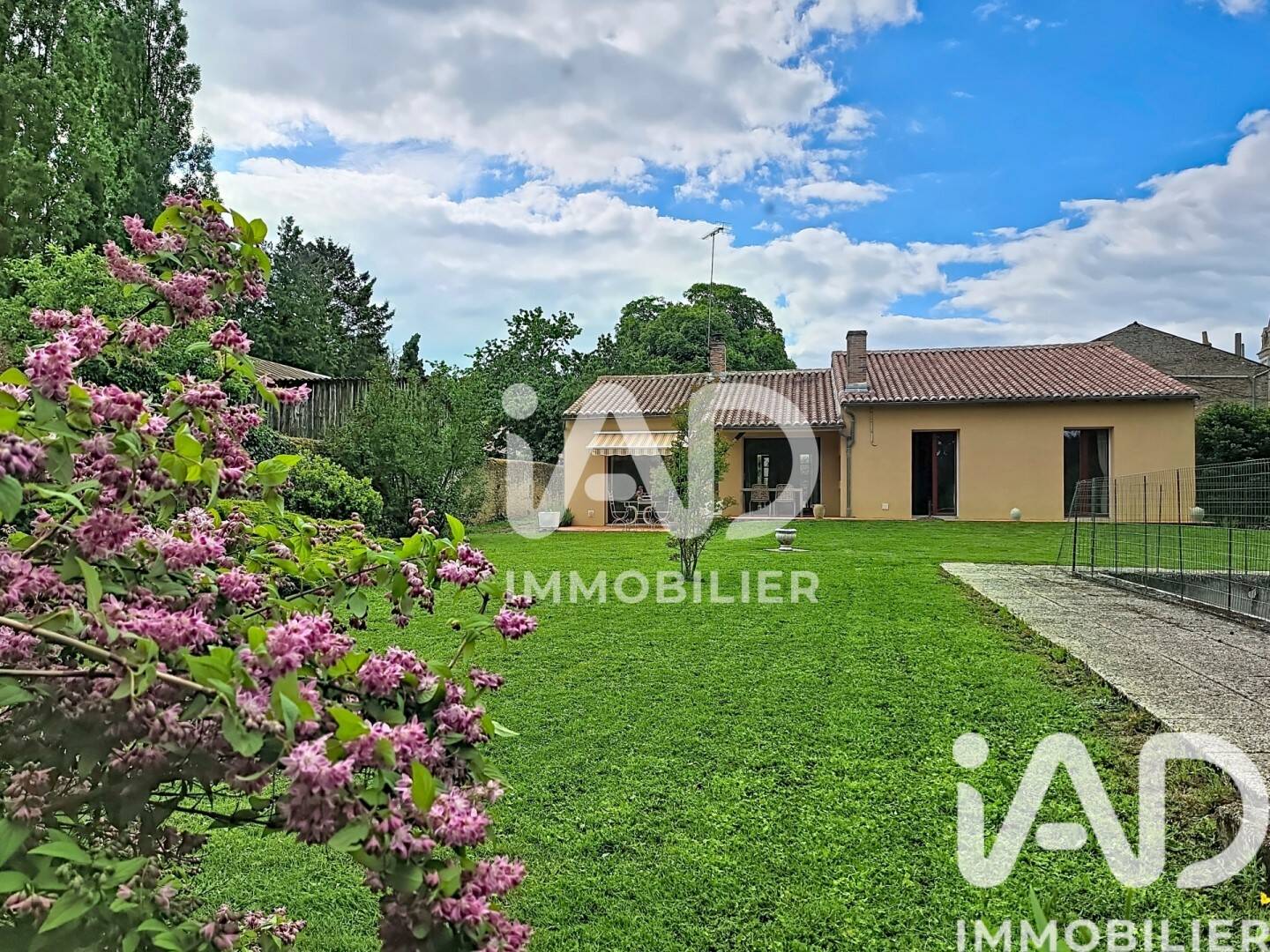 Maison 5 pièces 216 m² · à Thénezay · 216 m² · 236 000 €