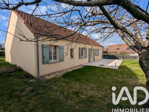 Maison de plain-pied à louer 915 € 5 pièces 4 chambres 99 m² 685 m² de terrain Escolives-Sainte-Camille 89290