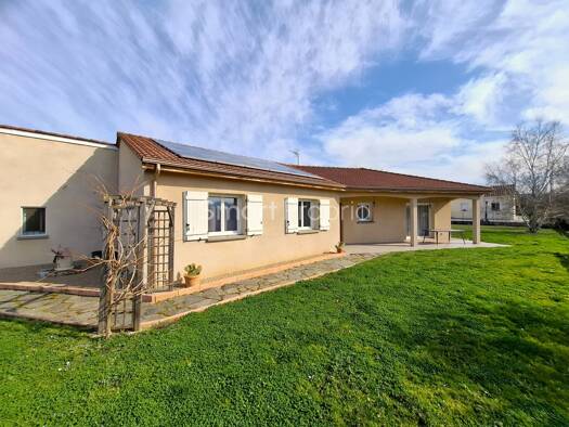 Maison de plain-pied à vendre 205 000 € 5 pièces 4 chambres 120 m² 1 104 m² de terrain Fontannes 43100