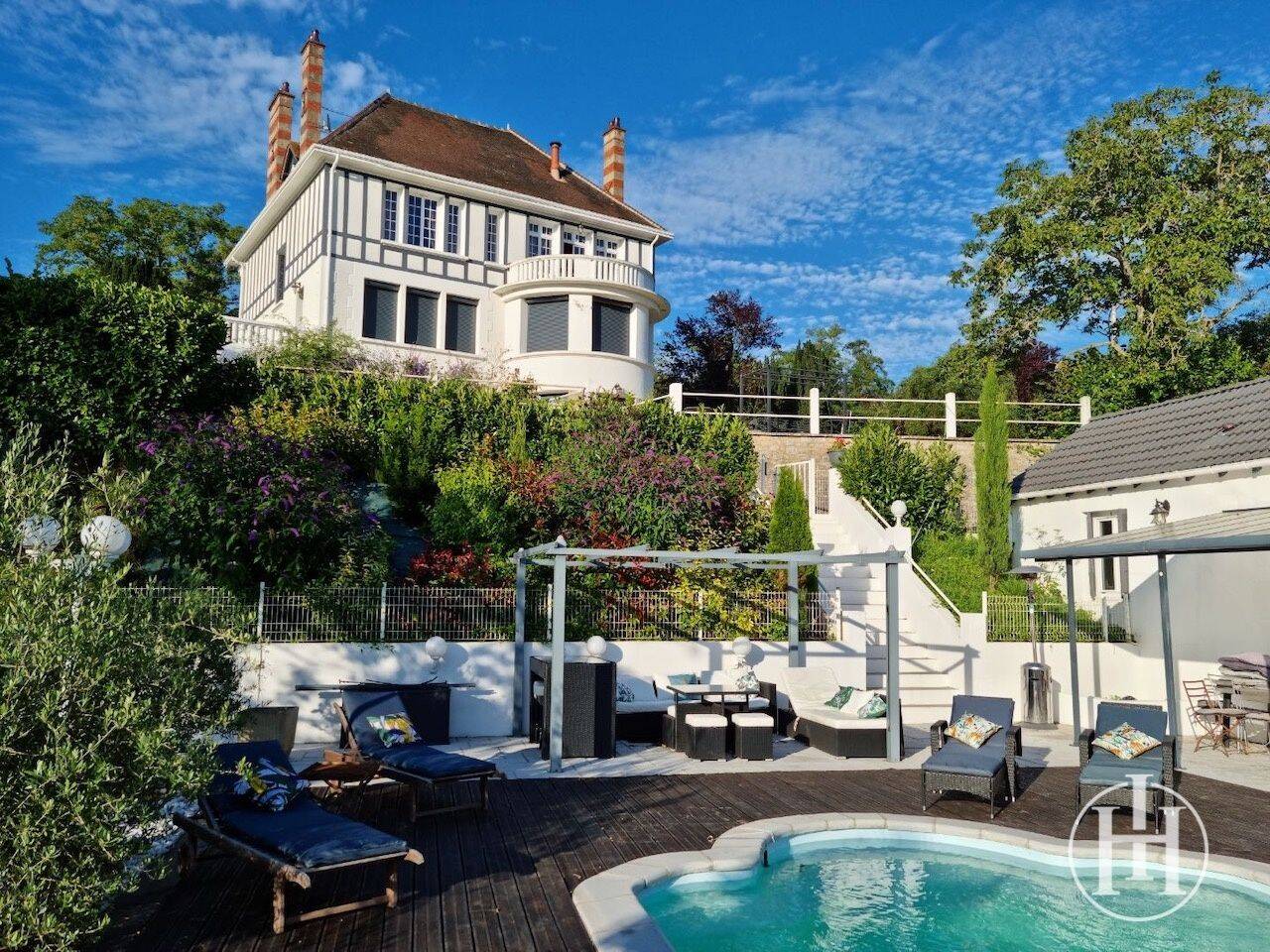 Maison 10 pièces 266 m² · à Drevant · 266 m² · 450 000 €