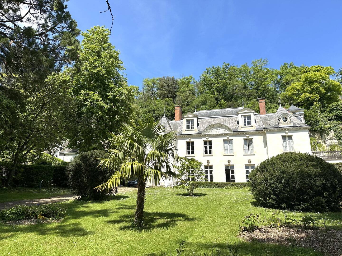 Maison 15 pièces 800 m² · à Tours · 800 m² · 1 825 000 €