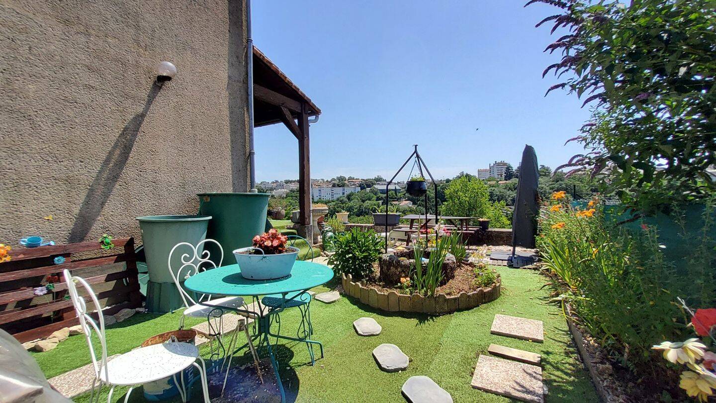 Maison 5 pièces 115 m² · à Poitiers · 115 m² · 200 000 €