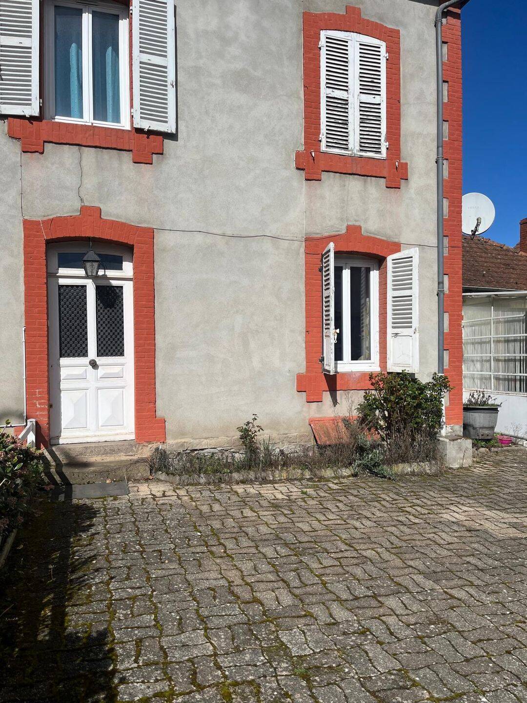 Maison 6 pièces 133 m² · à Saint-Éloy-les-Mines · 133 m² · 89 000 €