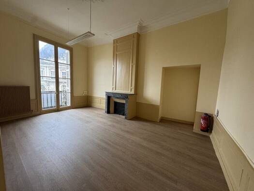 Espace bureau à louer 2 096 € 129 m² de bureaux divisible jusqu'à 129 m² Grammont Tours 37000