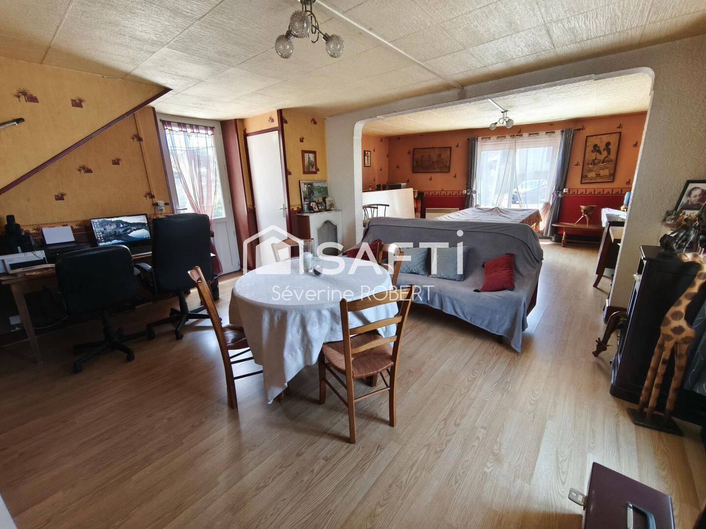 Maison 6 pièces 255 m² · à Monts-sur-Guesnes · 255 m² · 96 000 €
