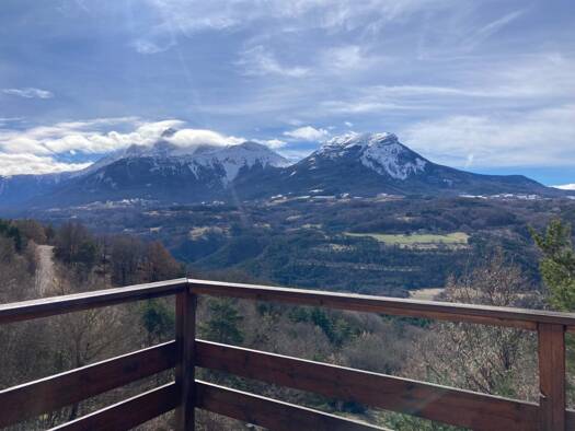 Maison à vendre 330 000 € 4 pièces 2 chambres 160 m² 1 785 m² de terrain La Salle-en-Beaumont 38350