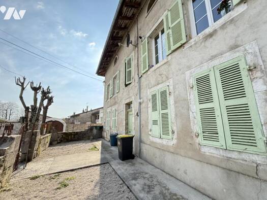 Immeuble à vendre 239 000 € 160 m² Montréal-la-Cluse 01460