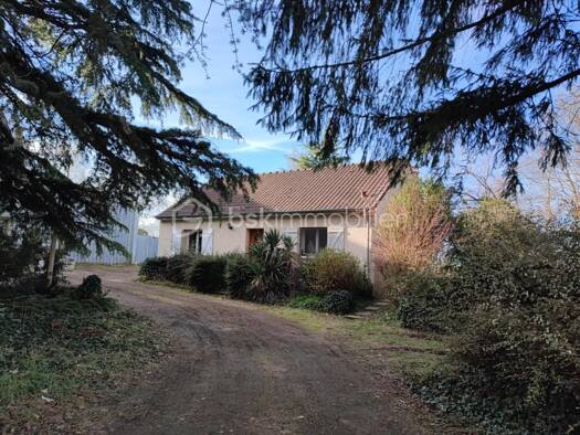 Maison de plain-pied à vendre 98 000 € 3 pièces 2 chambres 60,3 m² 4 827 m² de terrain Les Sièges 89190