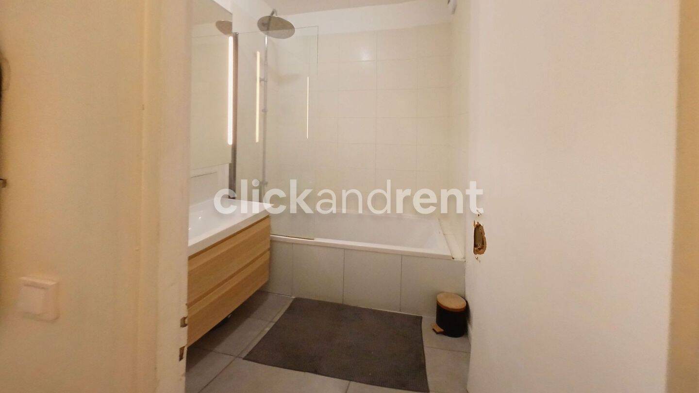 Chambre spacieuse avec TV — 4