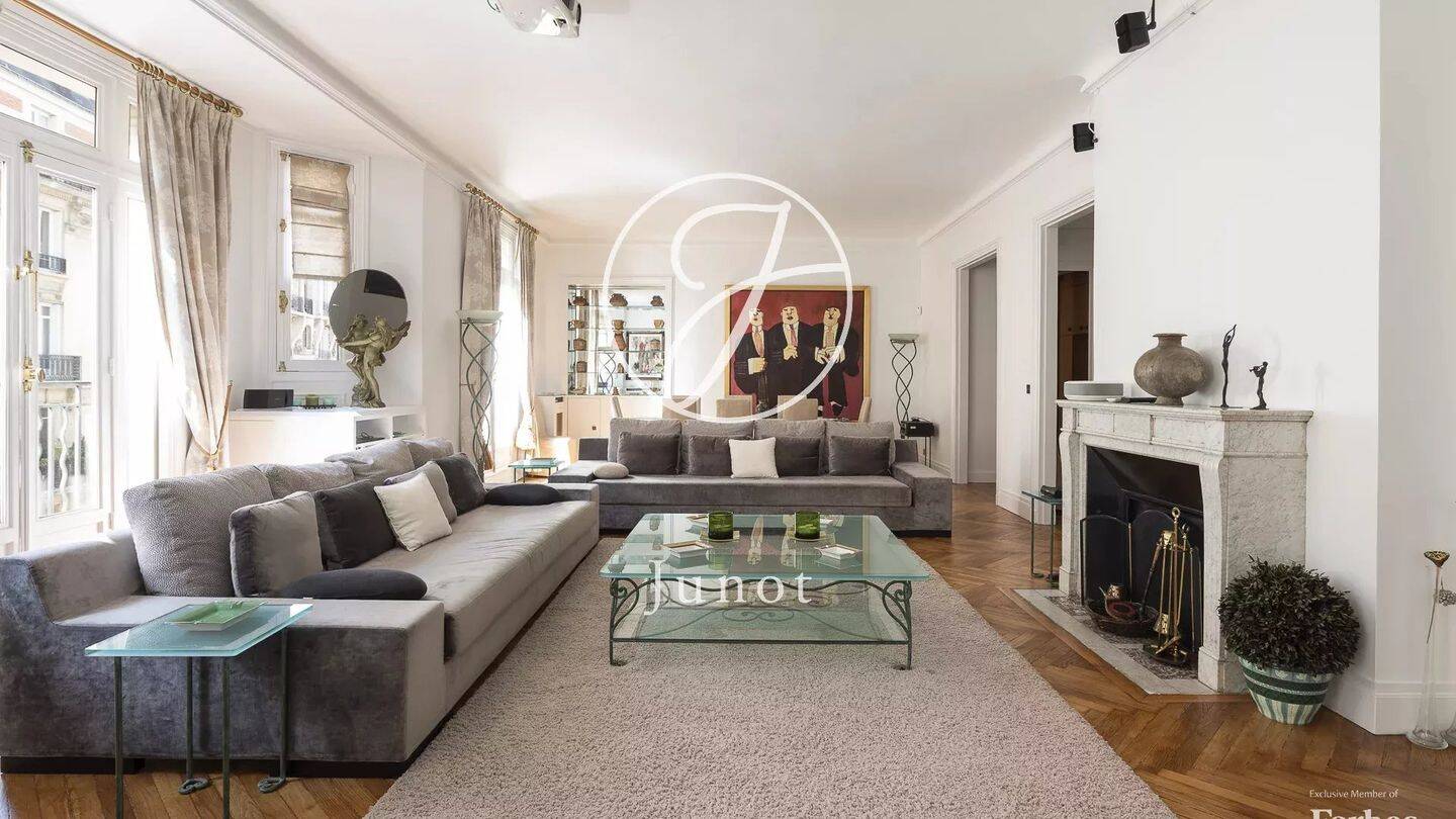 Appartement 7 pièces 279 m² · à Paris 16ème Arrondissement · 279,2 m² · 9 000 €/mois