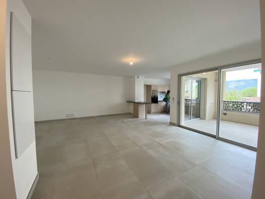 Appartement à louer 1 080 € 3 pièces 2 chambres 87,3 m² Étage 1/4 Valence 26000