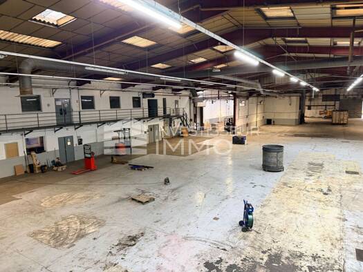 Local d'activités à vendre 3 900 000 € 6 113 m² d'espace de stockage Sud Bois-le-Roi 77590