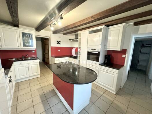 Maison à vendre 425 000 € 7 pièces 6 chambres 222,8 m² 481 m² de terrain La Tour 74250